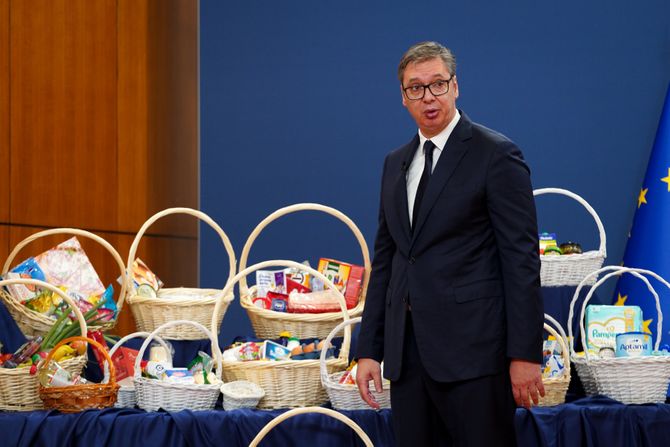Paket ekonomskih mera Aleksandar Vučić Paket ekonomskih mera Aleksandar Vučić