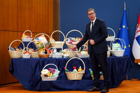 Paket ekonomskih mera Aleksandar Vučić Paket ekonomskih mera Aleksandar Vučić