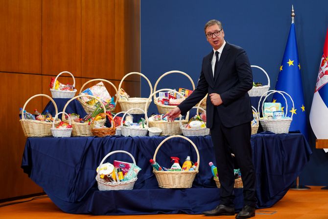 Paket ekonomskih mera Aleksandar Vučić Paket ekonomskih mera Aleksandar Vučić