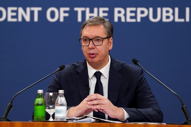 Paket ekonomskih mera Aleksandar Vučić Paket ekonomskih mera Aleksandar Vučić