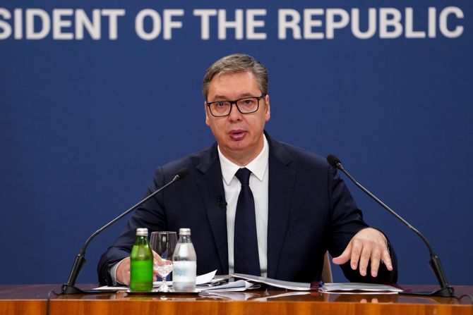 Paket ekonomskih mera Aleksandar Vučić Paket ekonomskih mera Aleksandar Vučić