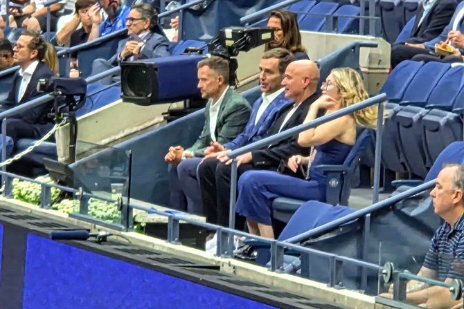 Andre Agasi na meču Đoković - Tijen Andre Agasi na meču Đoković - Tijen
