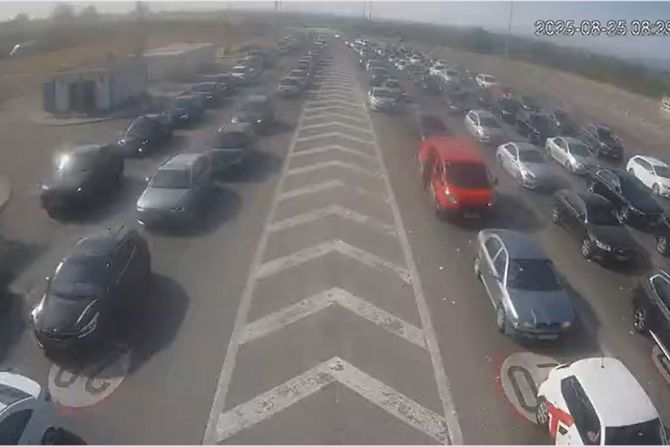 Gužva na graničnom prelazu Preševo