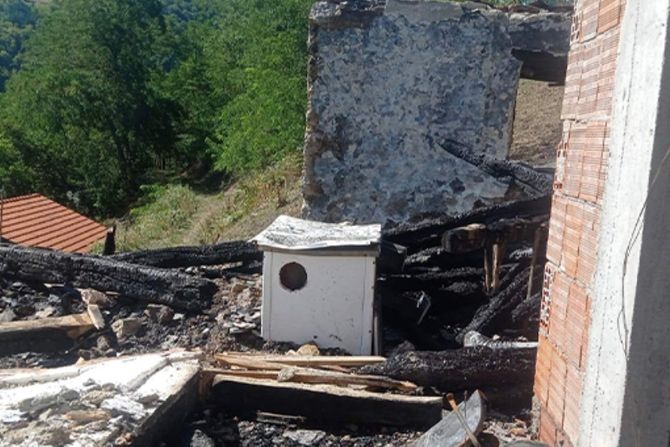 selo Bbe funrezova požar kuća Zorana Milinkovića selo Bbe funrezova požar kuća Zorana Milinkovića