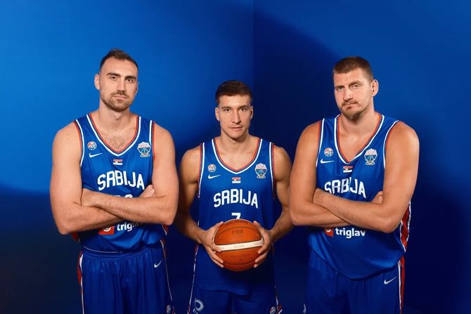 Nikola Milutinov, Bogdan Bogdanović i Nikola Jokić - košarkaška reprezentacija Srbije Nikola Milutinov, Bogdan Bogdanović i Nikola Jokić - košarkaška reprezentacija Srbije