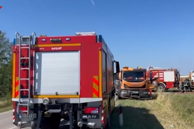 Vatrogasci, požar između Kaća i Budisave Vatrogasci, požar između Kaća i Budisave