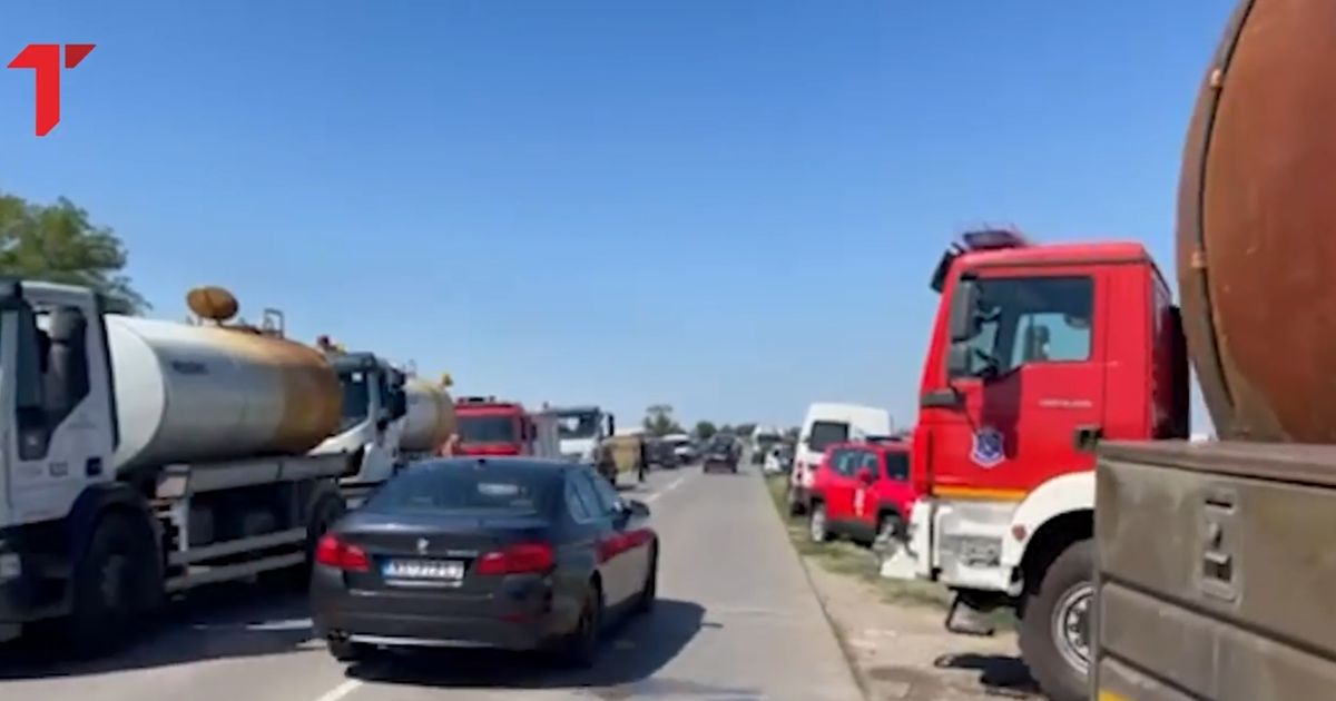 Zapalio se šleper na auto-putu kod Krnjeva, saobraćaj preusmeren na lokalne puteve