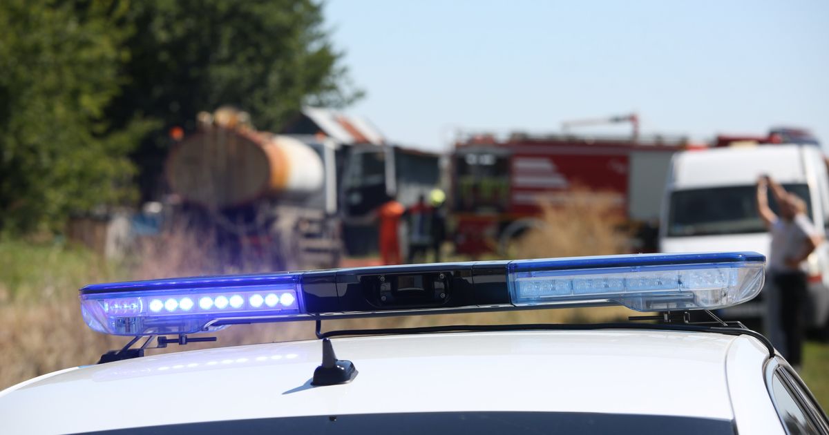 HAOS U ZEMUNU: Polomio kuću, zapalio svoj auto pa krenuo da SKOČI U REKU! Brzom akcijom policije UHAPŠEN