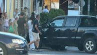 Udes na uglu Vojvođanske i Gandijeve: Džipom se "zakucao" u banderu