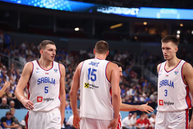 Nikola Jović, Nikola Jokić, Filip Petrušev, Srbija - Estonija, Eurobasket 2025 Riga, košarka, košarkaši Srbije