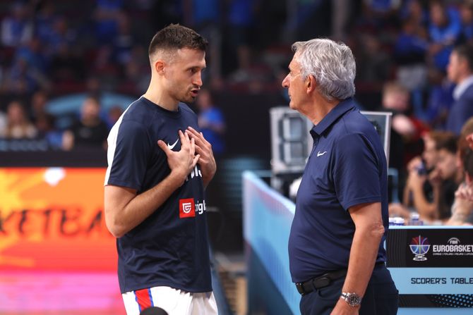 Aleksa Avramović i Svetislav Pešić, Srbija - Estonija, Eurobasket 2025 Riga, košarka, košarkaši Srbije Aleksa Avramović i Svetislav Pešić, Srbija - Estonija, Eurobasket 2025 Riga, košarka, košarkaši Srbije