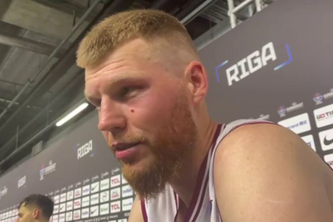 Davis Bertans Davis Bertans