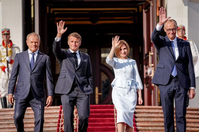 Donald Tusk, Emmanuel Macron Makron,  Maia Sandu, Friedrich Merz