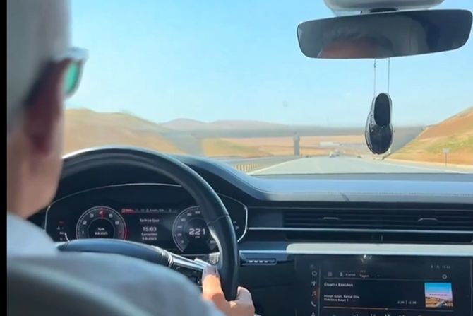 Ministar saobraćaja Turske divlja na autoputu Ministar saobraćaja Turske divlja na autoputu
