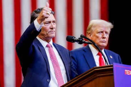 Roni Džekson i Donald Tramp Roni Džekson i Donald Tramp