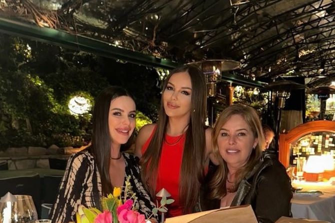 Bogdana Ražnatović, Nataša Rodić Bogdana Ražnatović, Nataša Rodić