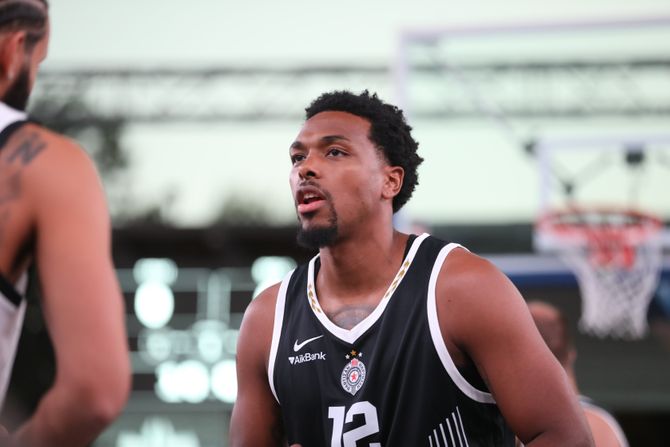 KK Partizan promocija dresa