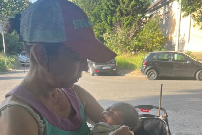 Maja Miladinović pronašla bebu pored kontejnera u Zemunu Maja Miladinović pronašla bebu pored kontejnera u Zemunu