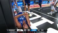 Trenutak kad su se svi zaledili: Jokić pao i ostao da leži, odmah se uhvatio za lakat!