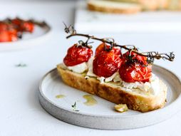 Konfitirani paradajz tost