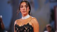 Georgina SAMA zablistala u Veneciji: Nikad elegantnija nije bila, a svi gledaju u JEDAN DETALJ