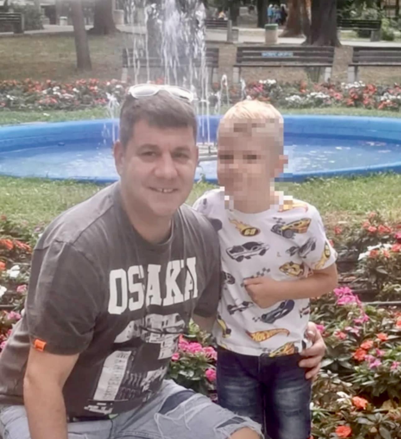 Ivan Marinković prati sina u školu: Mali Željko postaje đak prvak, uslikan u zagrljaju oca, scena tera na suze
