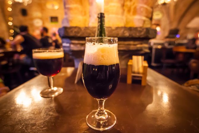 Belgijsko pivo, pivska pena, pena Belgijsko pivo, pivska pena, pena