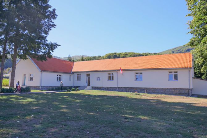 SEOSKA ŠKOLA U ZLAKUSI SEOSKA ŠKOLA U ZLAKUSI