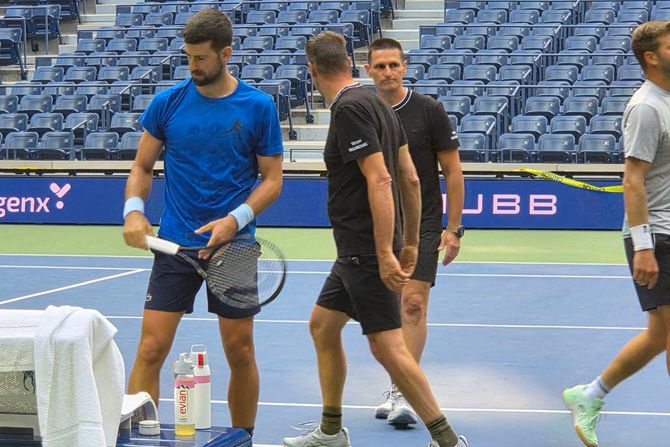 Novak Đoković i Tejlor Fric na razmeni na US Openu Novak Đoković i Tejlor Fric na razmeni na US Openu