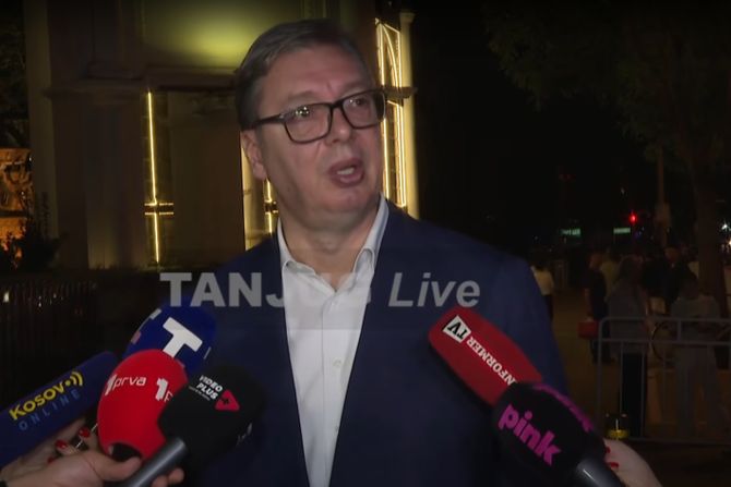 Aleksandar Vučić, Kina Aleksandar Vučić, Kina