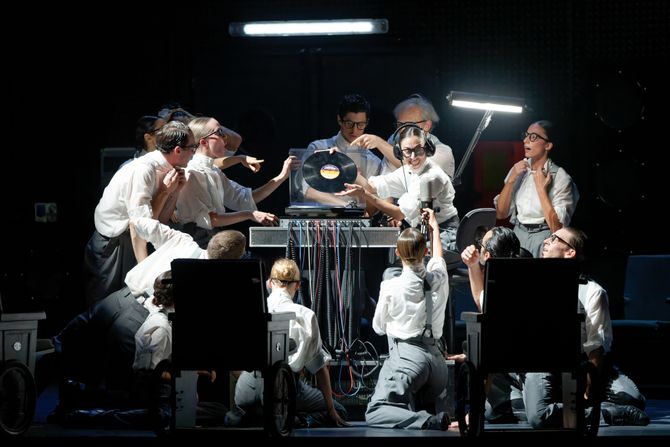 A CCN Aterballetto - Notte Morricone - ph. Christophe Bernard 3 A CCN Aterballetto - Notte Morricone - ph. Christophe Bernard 3