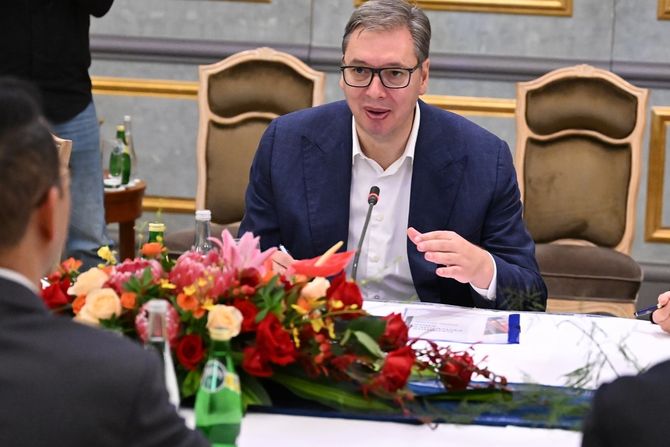 Aleksandar Vučić, Kina