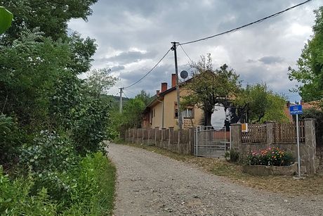 Porodična kuća Ivana Miladinovića u selu Razbojina Porodična kuća Ivana Miladinovića u selu Razbojina
