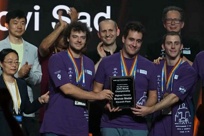 Studenti Univerziteta u Novom Sadu Novi Sad programeri programiranje Nikola Pešić Tadija Šebez i Viktor Lučić osvojili su bronzanu medalju i 11 mesto na Svetskom univerzitetskom takmičenju u programiranju Baku Azerbejdžan Studenti Univerziteta u Novom Sadu Novi Sad programeri programiranje Nikola Pešić Tadija Šebez i Viktor Lučić osvojili su bronzanu medalju i 11 mesto na Svetskom univerzitetskom takmičenju u programiranju Baku Azerbejdžan