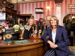 Pab kafe Ragina glava otvaranje 40 godišnjica Kasandra Nags Head pub Only Fools and Horses