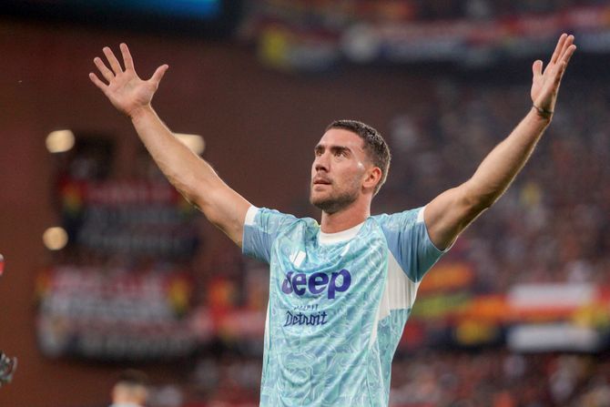 Dušan Vlahović - FK Juventus Dušan Vlahović - FK Juventus
