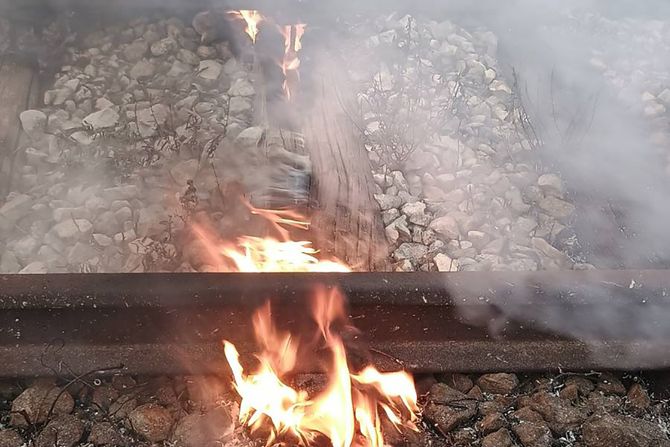 Požar pruga železnica Brusnik