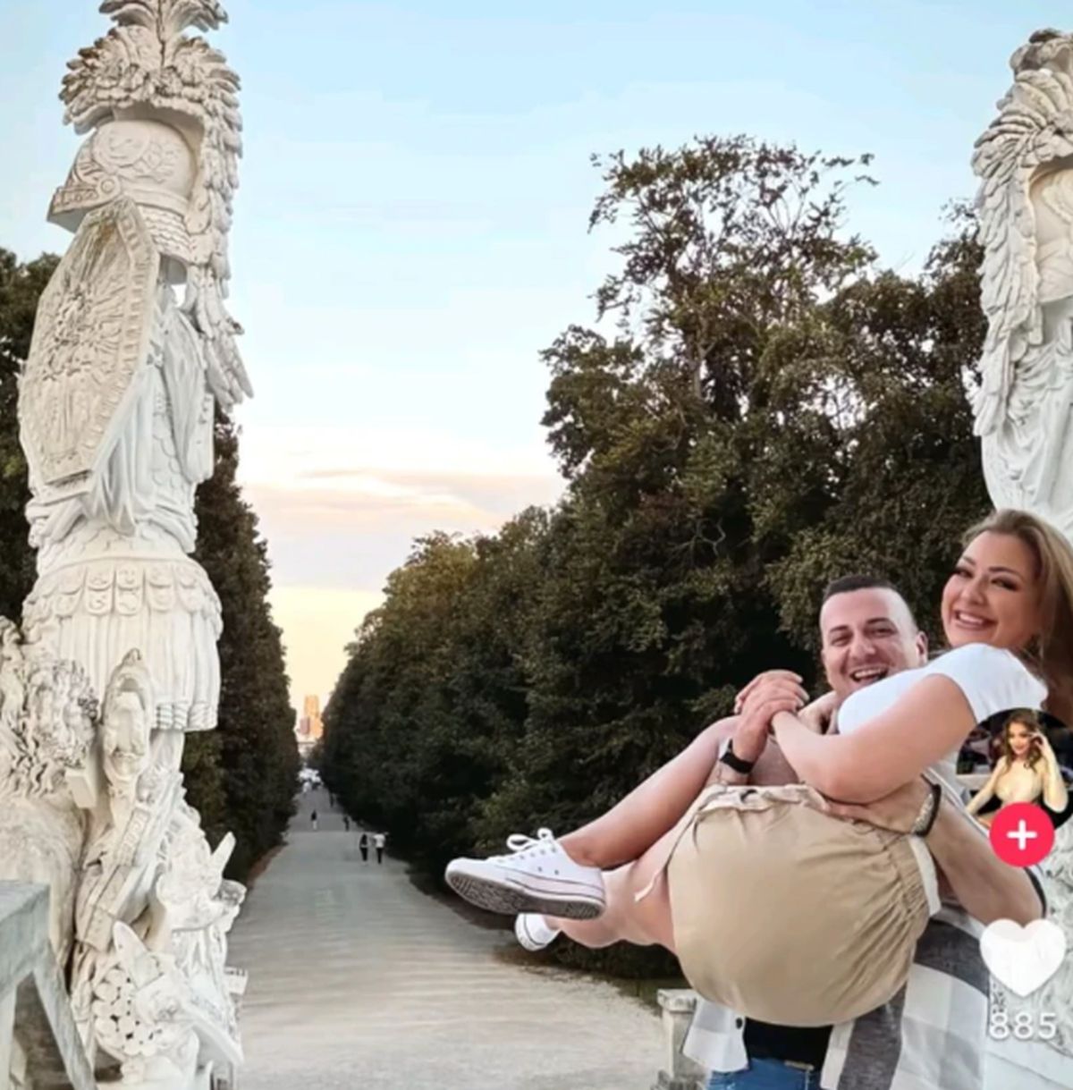 Sandra pokazala misterioznog dečka: Pričalo se da je sa milionerom, a ovaj lepotan zaslužan je za njen osmeh