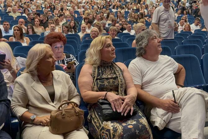 Ana Bekuta koncert, kolege i javne ličnosti koje su došle Ana Bekuta koncert, kolege i javne ličnosti koje su došle