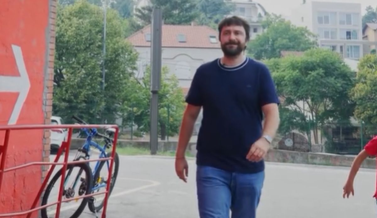 “Prevarila me u toaletu sa najboljim drugom” Radeta završio kod psihijatra zbog devojke: “Video sam sve što..”