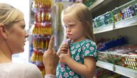 Ovaj trik mame za 60 sekundi zaustavlja DEČJI BES i tantrum – svaki roditelj mora da ga proba!