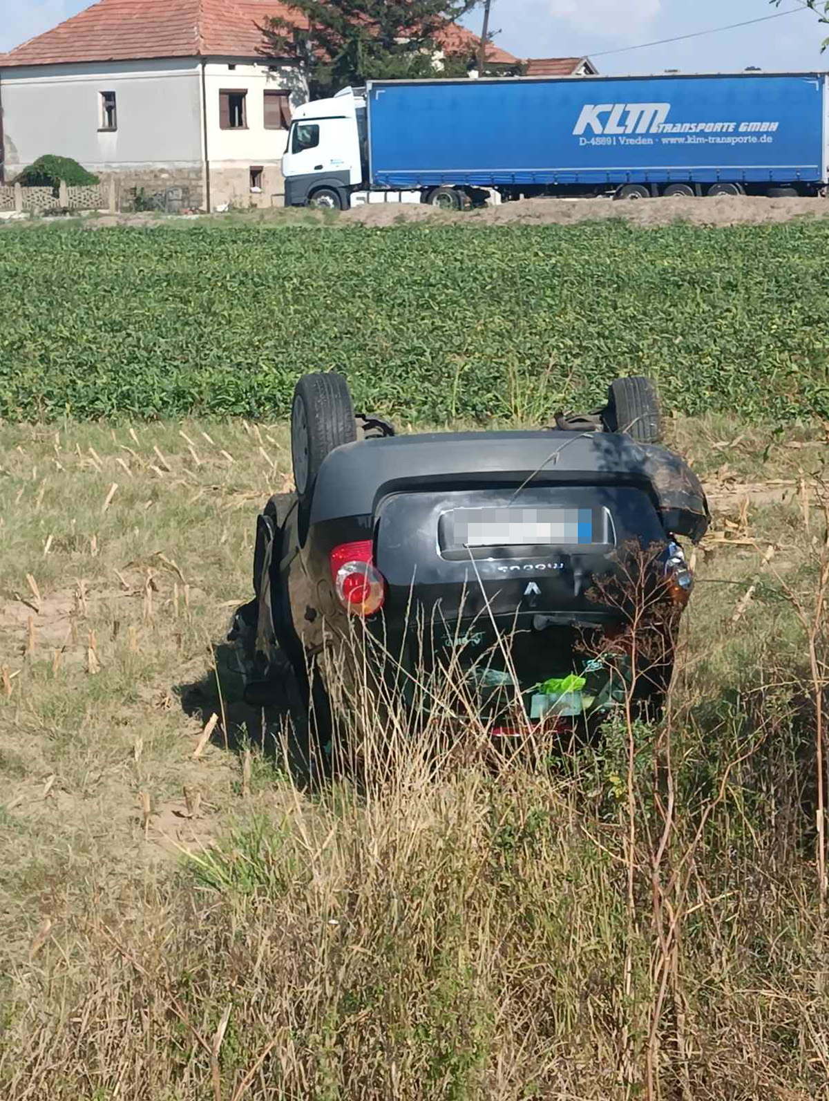 Pijana devojka (19) bez vozačke dozvole sletela s puta sa devojčicom (13) u automobilu