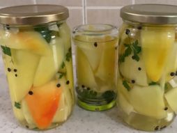 paprika somborka u tegli