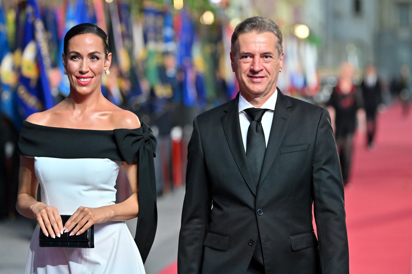 19 godina mlađa supruga slovenskog premijera privukla pažnju na izborima: Mnogi je znaju zbog viralnog snimka