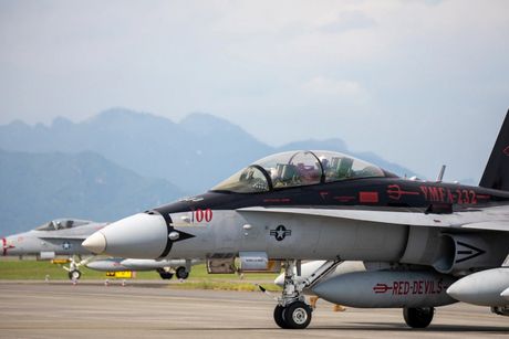 F/A-18 Hornets VMFA-232 Red Devils F/A-18 Hornets VMFA-232 Red Devils
