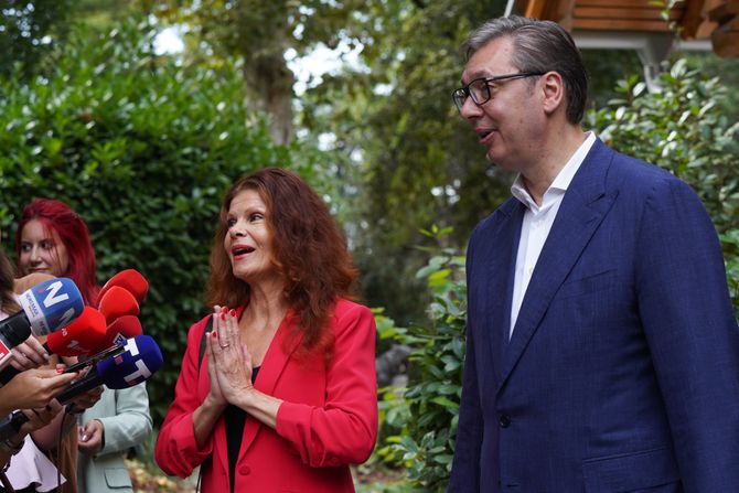 Aleksandar Vučić i Lolita Davidović Aleksandar Vučić i Lolita Davidović