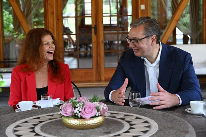 Aleksandar Vučić , Lolita Davidović, Ron Šelton
