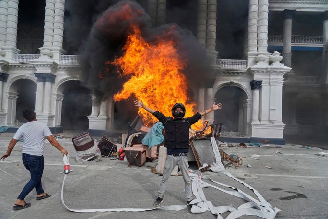 Nepal Katmandu protesti neredi Nepal Katmandu protesti neredi