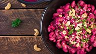 Spektakularna pasta u roze kremastom sosu sa cveklom: Recept koji će vas osvojiti