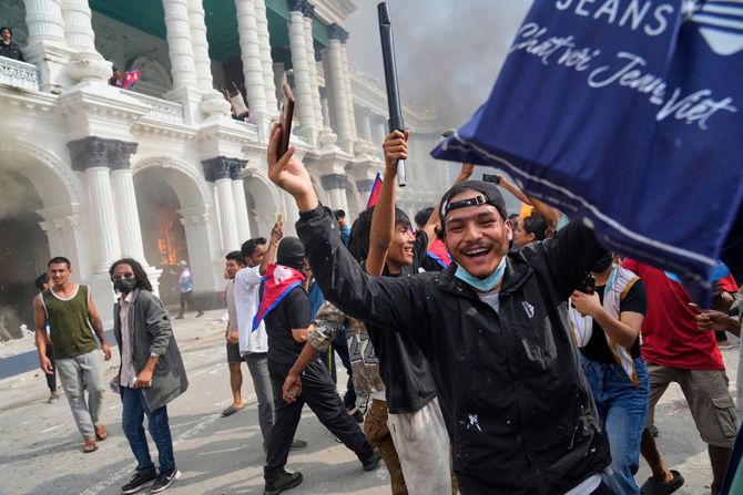 Nepal Katmandu protesti neredi Nepal Katmandu protesti neredi